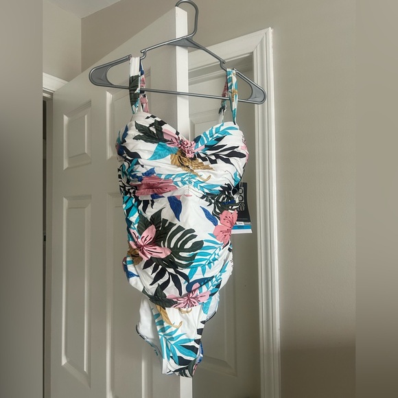 Coco Reef swimsuit - Picture 3 of 11